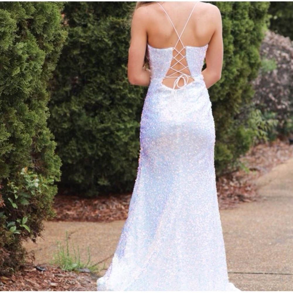 Prom dress - Picture 2 of 4